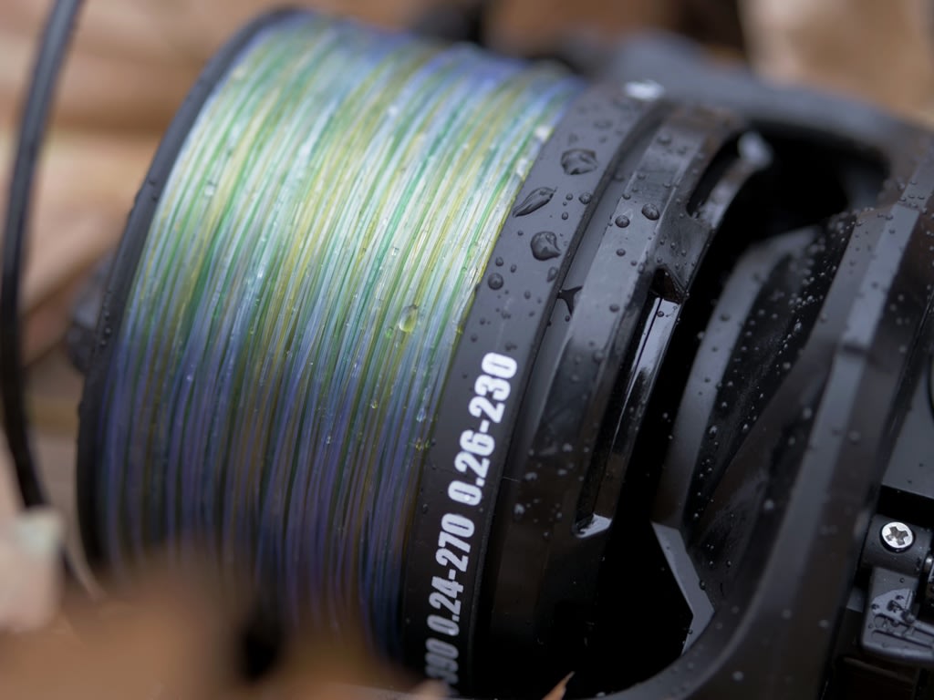 GIANTS FISHING VLASEC CARP MASTER CAMOU GREEN 1200M 0,25MM/8,0KG